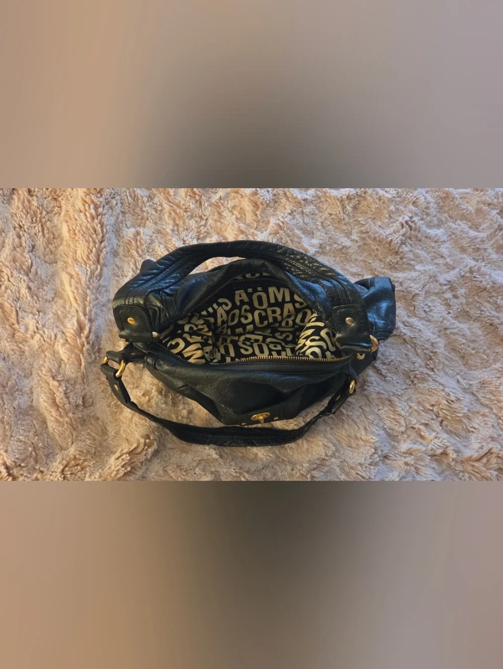 Black Leather Shoulder Bag with Gold Turn-Lock - Picture 4 of 7